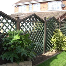 Handmade trellis Green: The Landscape Design Studio
